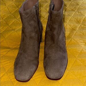 Elegant Via Spiga Suede Ankle Boots - Tan Women’s Size 35.5